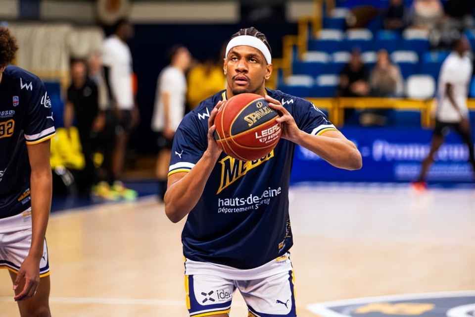 次犯规, 身高 次犯规, 身高