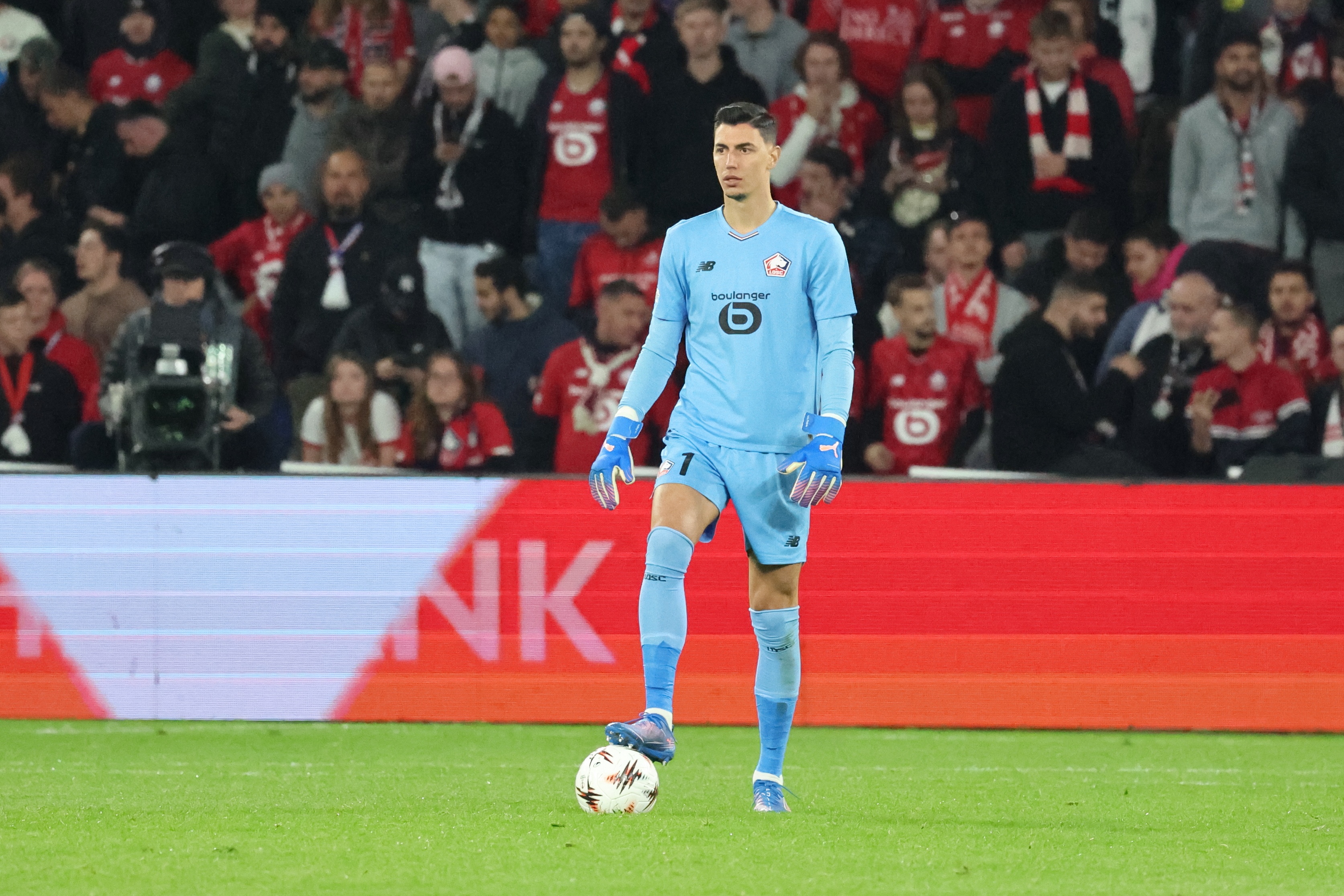 队内团结凝, 名单为由, 厄泽尔 队内团结凝, 名单为由, 厄泽尔