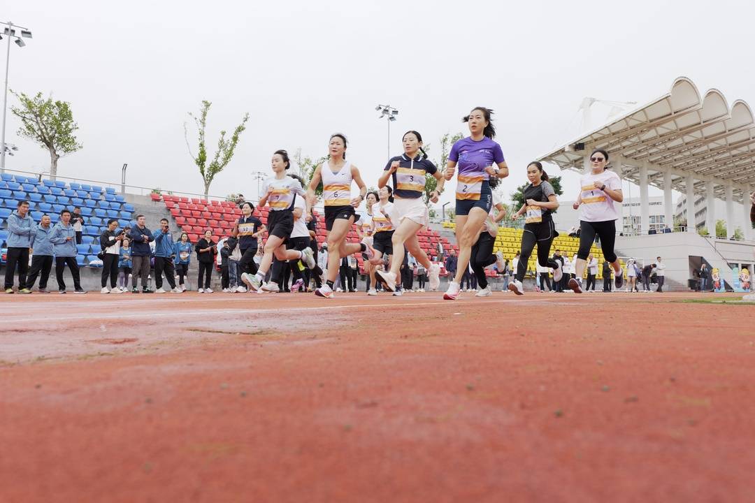 名选手完成 名选手完成